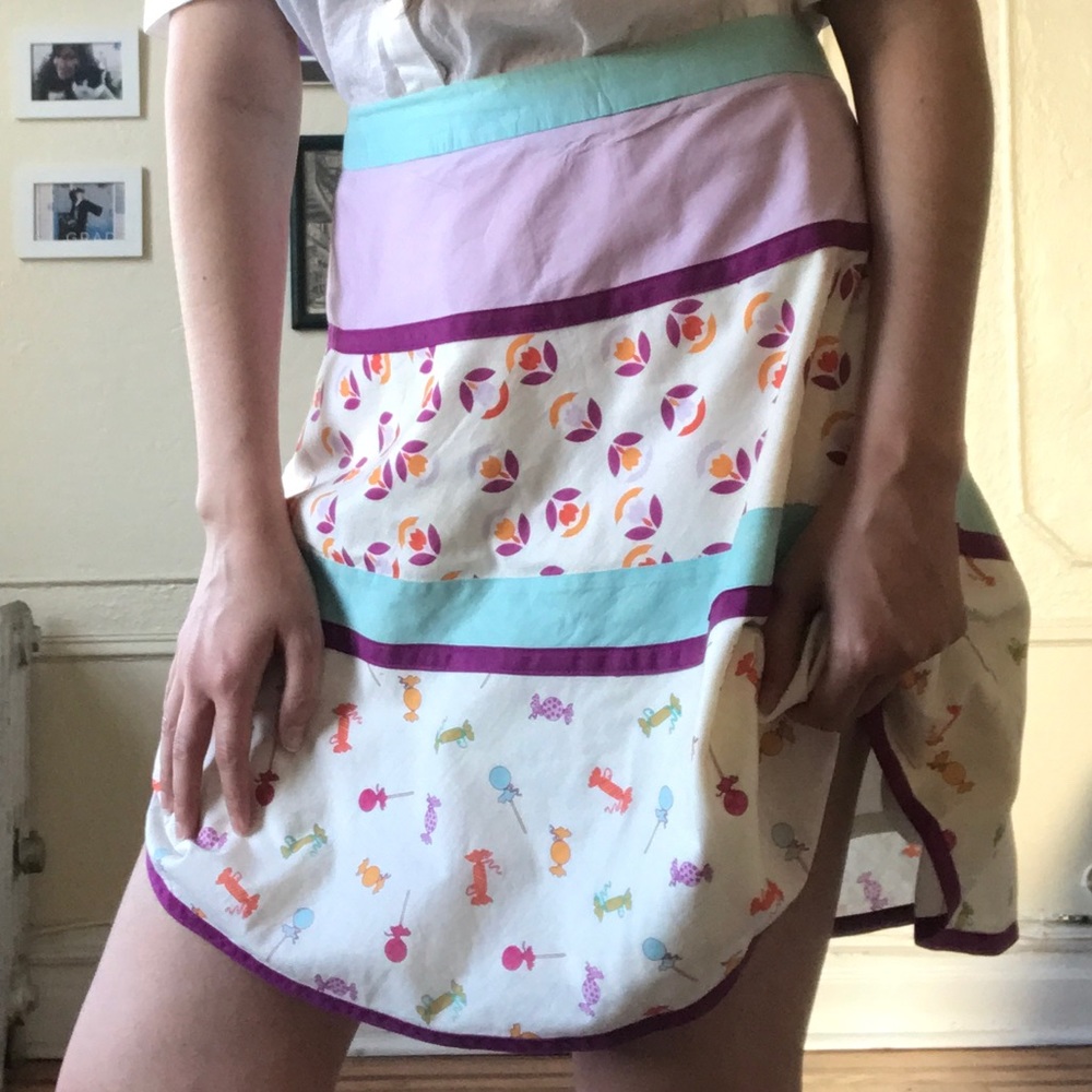 Vintage skirt with stylish mid-century pattern